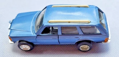 made in Hong Kong  1/45 MERCEDES BENZ 230 T modellino auto S.W. vintage pullback - Immagine 1 di 4