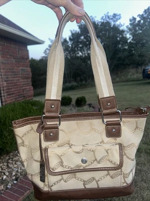 Bolso de mano Chaps tamaño mediano marrón y tostado ¡súper lindo!! Foto 1 de 4