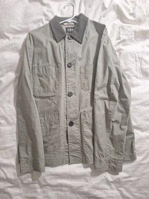 Chaqueta de lluvia encerada Zara en salvia (L) Foto 1 de 3