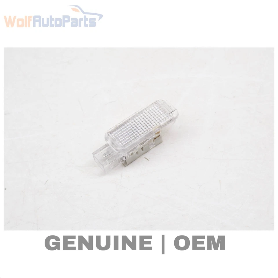 1999 - 2006 年奥迪 TT - 内部透明灯 8D0947415 — 第 1/4 张图片