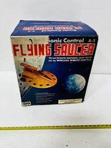 Flying Saucers Gig Plastique UFO Vaisseau Vintage Rare - Photo 1 sur 7