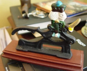 Vintage Cast Iron Nut Cracker Wood Base Hand Painted Metal Soldier King w/ Sword - Picture 1 of 2