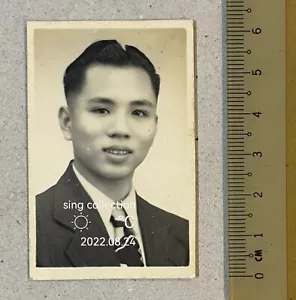 Foto de estudio de retrato pequeño hombre guapo chino extranjero vintage - Imagen 1 de 2