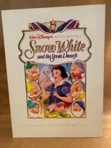 Walt Disney BLANCO NIEVE Juego de Obra Maestra 2 VHS, 6 LITOGRAFÍAS, LIBRO EXCELENTE ESTADO - Imagen 1 de 7