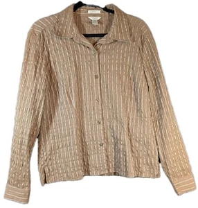 Blusa para mujer Christopher & Banks elástica beige metalizada a rayas con botones - Imagen 1 de 5