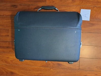 Equipaje de viaje de colección American Tourister gris de lados duros años 70 Foto 1 de 4