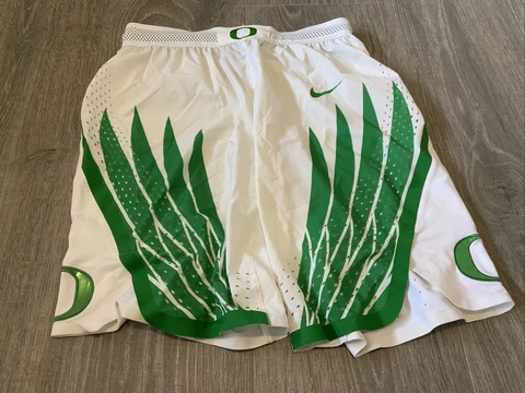 Oregon Ducks Nike Shorts White/Green 2016-2017 #3 Men’s Size: Medium 38 Used Cover