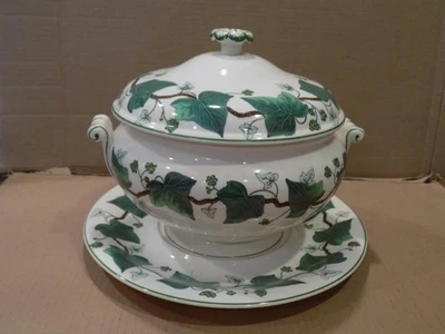 Wedgwood кости фарфора Наполеон плющ узор 8 3/4» диафрагма с крышкой и подложкой - Изображение 1 из 4