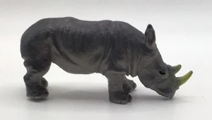 2011 Rhinoceros Realistic Hard Plastic Toy Figure 4 Inch - Picture 1 of 6