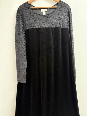 VESTIDO DE VELUDO PRETO DIANE VON FURSTENBERG 1X A AUTORIDADE DE COR Sheer Accent - Imagem 1 de 4