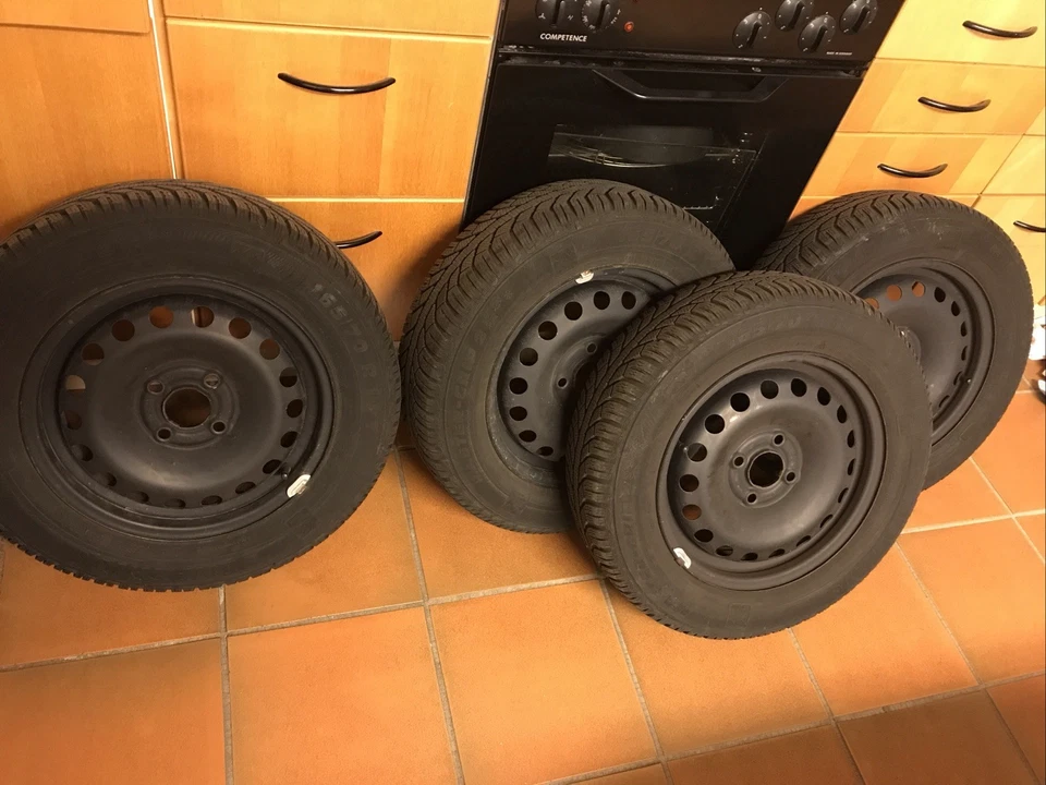Orginal VW Up Winterkompletträder Semperit 165/70 R14T  auf Stahlfelgen 5Jx14 - Bild 1 von 4