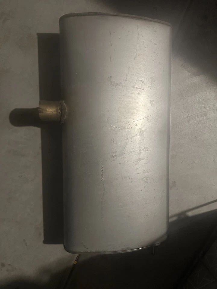 Silenciador Volvo S60 2024 Foto 1 de 2