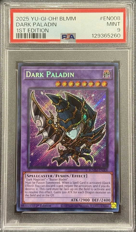 2025 PSA 9 YUGIOH BLMM SEGRETO RARO CHIBI PALADINO OSCURO 💫 - Immagine 1 di 1