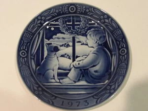 Vintage 1973 Georg Jensen Denmark Boy & Dog Looking Out Window Blue Wall Plate - Picture 1 of 8