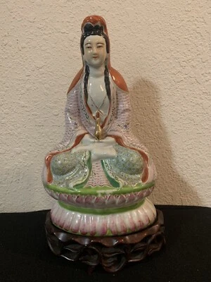 Antigua estatua de la diosa Guan Yin de porcelana de la familia china de la República Qing H 33 Foto 1 de 4