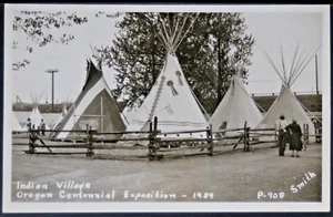 RPPC 1959 Oregon Centennial Expo - villaggio indiano Smith P908 PC2992 - Foto 1 di 2