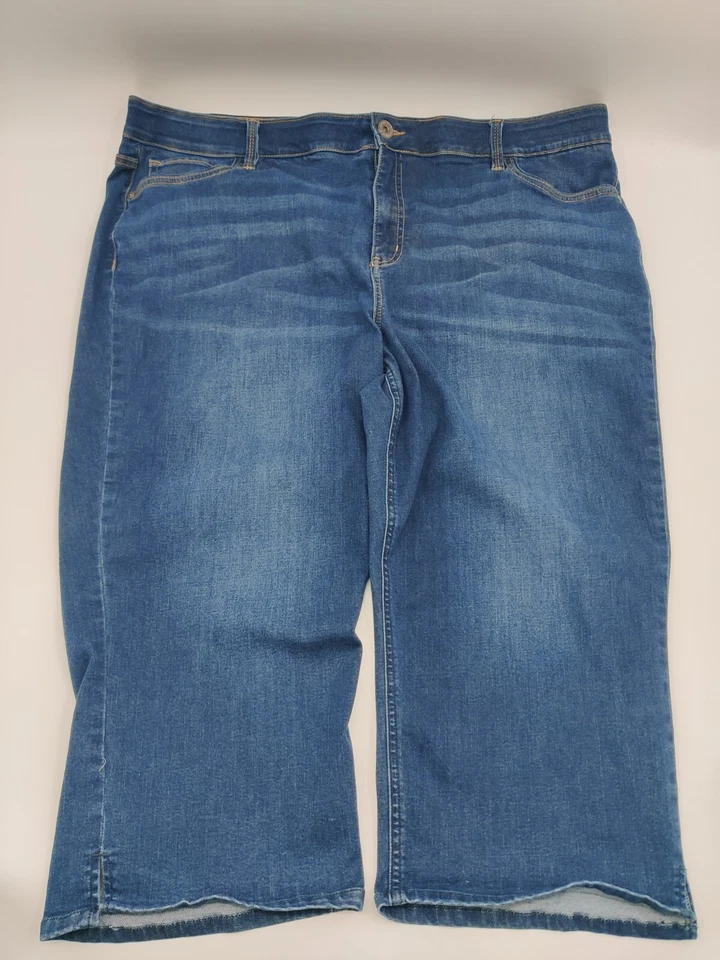 Liz Claiborne Classic Fit Capri Blue Jeans Womens 22 Elastic Waist Medium Wash - Image 1 of 4