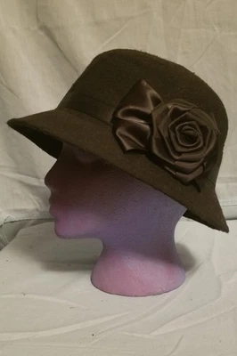 Sombrero de fieltro negro estilo años 30 cinta negra rosa estilo vintage sofisticado Downton Foto 1 de 4