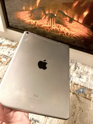 Apple iPad Pro 1st Gen 9.7/ 128GB/Wifi+Cellular - Image 1 of 4