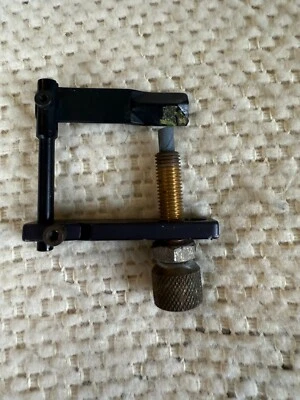 Pressure Plunger Slab Flipper Archery Rest - Image 1 of 4