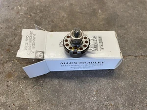 Allen Bradley 250 OHM 2 Watt, Type J  Linear Taper Pot JA1N040S251UA (3x) - Picture 1 of 4