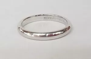 Platinum High Polished "ArtCarved" Wedding Band Ring 4.6 Grams 2.7mm Wide - Picture 1 of 4