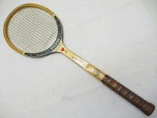 VINTAGE SPALDING "DORIS HART AUTOGRAPH" WOODEN TENNIS RACQUET. ANTIQUE / DISPLAY
