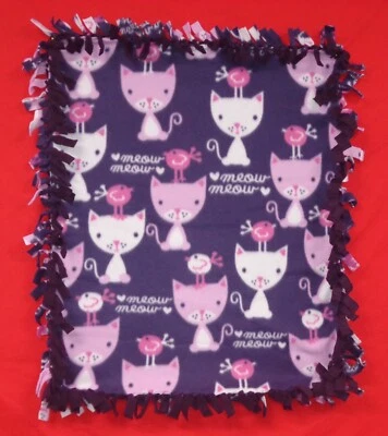 Manta de seguridad atada de lana para bebé hecha a mano - gatitos rosa y púrpura - 25 x 30 Foto 1 de 2