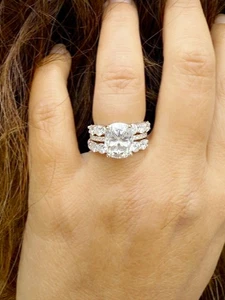 Moissanit-Verlobungsring im Kissenschliff und zwei Bänder 14 Karat massiv Gelbgold 7,0 kt - Bild 1 von 11