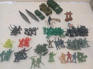 Vintage Large Lot Of  Plastic Army, Indian, Civil War Men Toy Soldiers Trucks  - Picture 1 of 7
