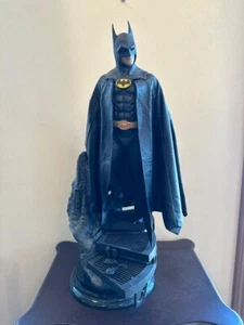 sideshow Batman Begins 1989 formato premium 1/4 figura sutua artículo dañado JP - Imagen 1 de 10