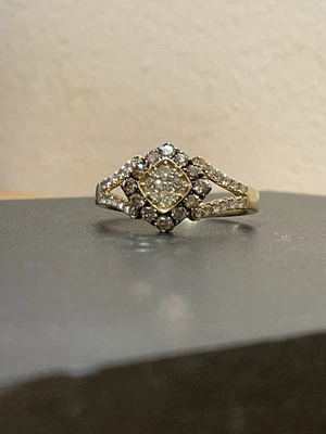 Juego de anillos con racimo para damas LE VIAN en anillo de oro de 14kt es talla 10  Foto 1 de 4