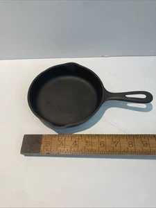Vintage Unmarked Wagner #3 Cast Iron 6 1/2 Inch Skillet - Picture 1 of 4