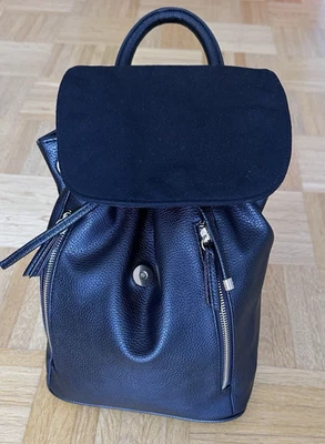 Tchibo Rucksack Kunstleder schwarz - Bild 1 von 4