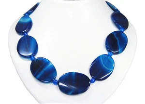 Wunderschöne Halskette aus dem Edelstein Achat in gedrehter Ovalform blau  - Bild 1 von 2