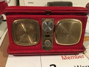 Radio alarma de viaje cuatro estrellas en estuche rojo, usada - Imagen 1 de 6