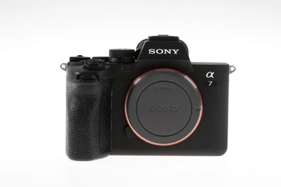 SONY Alpha 7 IV Gehäuse - spiegellose Vollformat-Systemkamera - SNr: 6606350 - Bild 1 von 4
