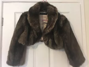 Karen Millen schokoladenbraune Kunstfell-Achselzuckenjacke Bolero Gatsby 1920er Jahre Stil 8 - Bild 1 von 7