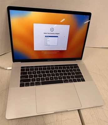 Apple MacBook Pro 15" 2017 A1707 i7-7700HQ 2,80 GHz 16 GB RAM 512 GB SSD AMD 555 Foto 1 de 4