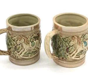 2 Vintage Keramik Glanz Weihnachtstassen Tassen geprägt Teddybär Schaukelpferd - Bild 1 von 5