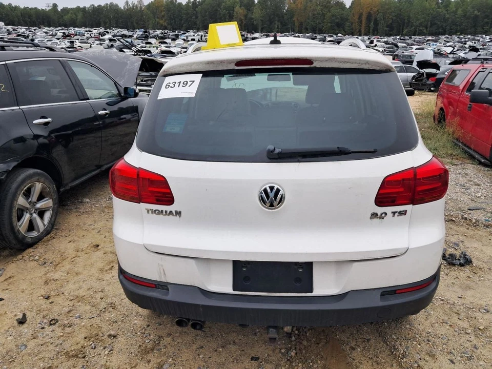 Spoiler porta-malas/escotilha/porta traseira sem câmera compatível com 12-17 TIGUAN 2650032 - Imagem 1 de 3