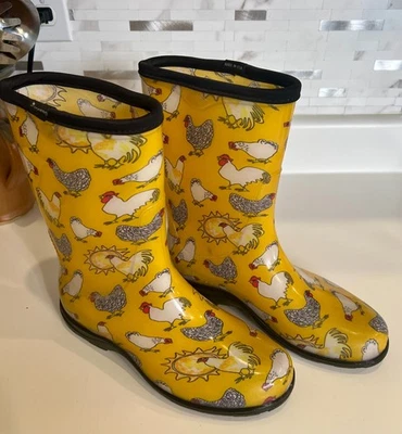 Botas de lluvia y jardín Sloggers para mujer EE. UU. 10 pollos/gallos amarillas. ¡Adorable! Foto 1 de 4
