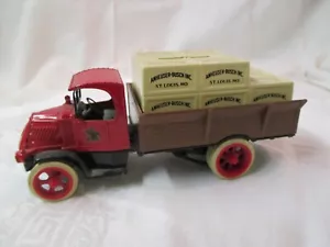 Panca camion giocattolo in metallo pressofuso vintage Ertl 1926 toro cane anheuser cespuglio - Foto 1 di 5