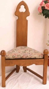 SELTEN! Eckstuhl / Bischof Stuhl / Eiche Massiv / Säulenpfosten / Dreieckstuhl - Bild 1 von 23