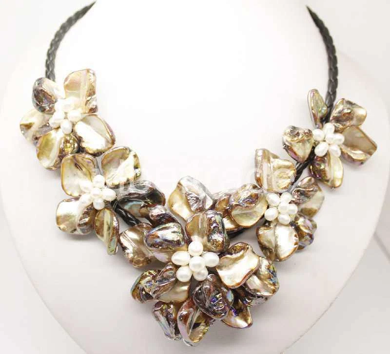 手工制作淡水珍珠棕色 5 海贝花皮革项链 18 — 第 1/1 张图片