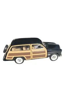 Model Car 1949 Ford Woody Wagon SS8703 Diecast Scale 1/24 Color Black - Picture 1 of 7