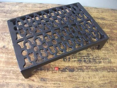 Quality Cast Iron air Brick Vent 9 x 6  improved Victorian Pattern powder coated - Image 1 of 4