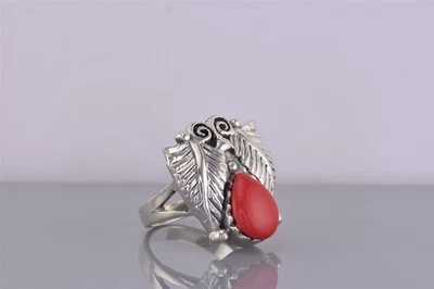 Anillo de plata esterlina con banda arremolinada pluma tallada en lágrima de coral rojo 925 talla: 7 Foto 1 de 4