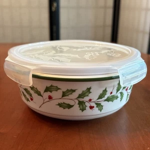 Tapa de bloqueo para servir y almacenar bayas de acebo de vacaciones LENOX 6,25" - Imagen 1 de 9