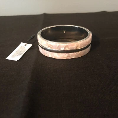 Brazalete Brazalete Casa Blanca Mercado Negro Resina Mármol ~ Orchid Hush ~ Nuevo con Etiquetas Foto 1 de 4